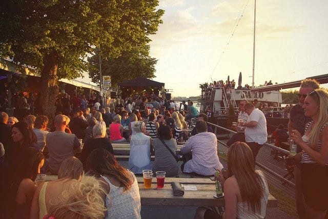 Pori Jazzin rantakadun tunnelmaa.