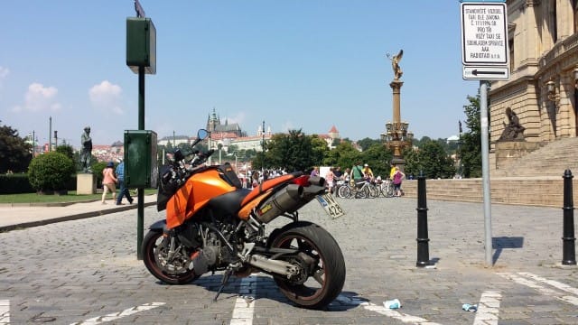 Prahassa on hyvää ruokaa, toimiva liikenne ja kivasti vanhaa ja uutta rakennusta.