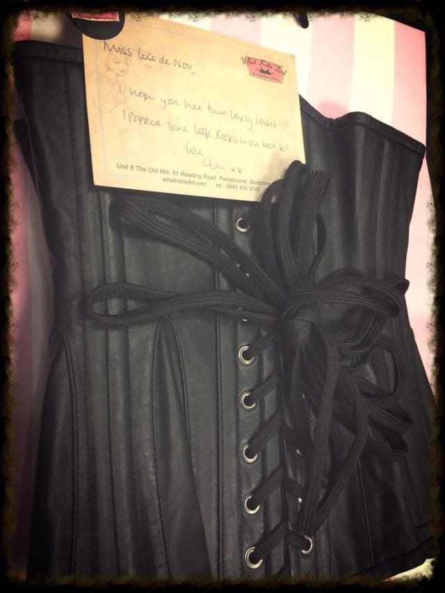 Uusi suosikkikorsettini, nahkainen Morticia!