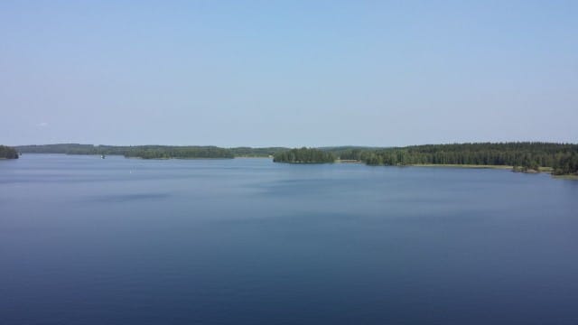 Suomessa on aivan upeita paikkoja. Upeita siltoja ja järvimaisemia. Kuva Kalkkisten sillalta.