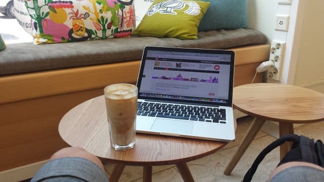 Etätyöt sujuivat hyvin, vaikka kahvilan wifi salasana oli hukassa.