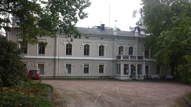 917 neliötä ja 30 huonetta. Aika jees kämppä niin kauan kunnes joutuu siivoamaan...