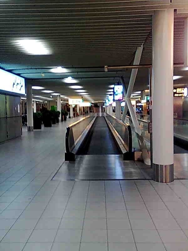 Schipholin lentokenttä yöllä