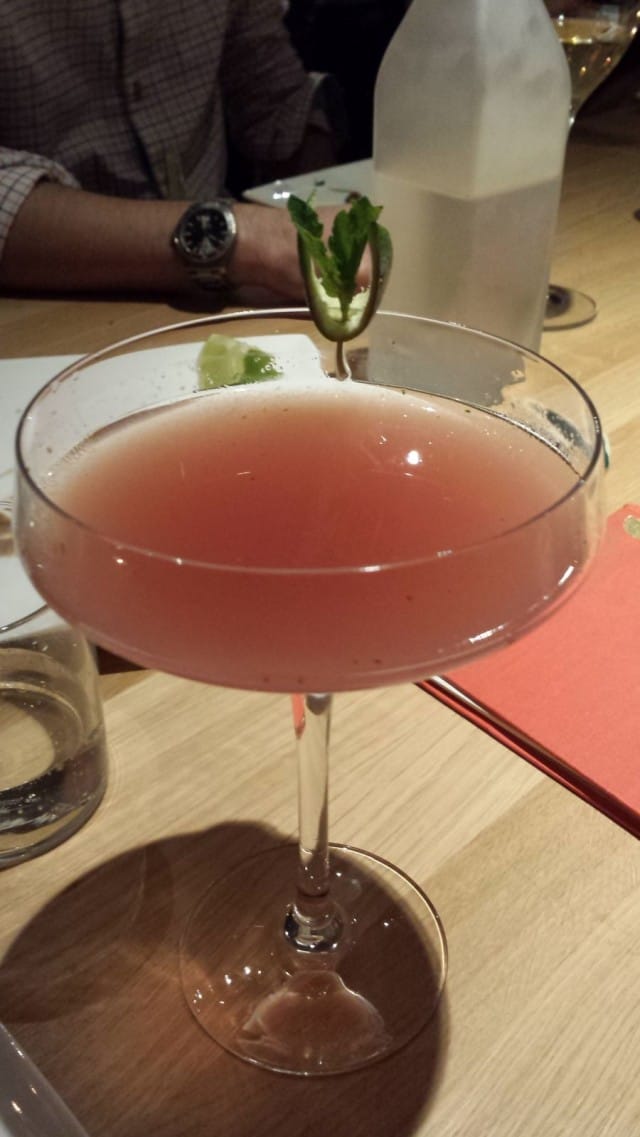 Kolmas alkoholiton drinkki oli mitä mainioin. Viinien juojat kuulemma myös pitivät viineistä.