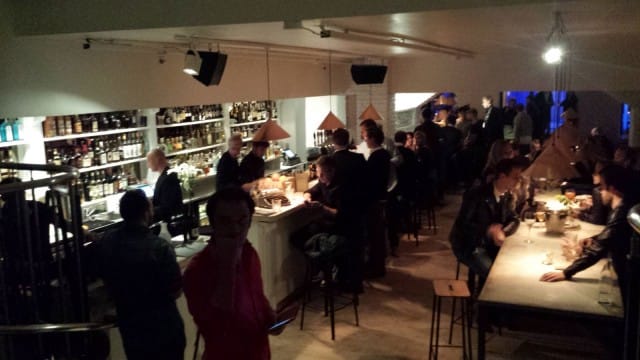 Pastorissa on Cocktail -baari, josta saa erinomaisia drinkkejä, viinejä ja alkoholittomia drinkkejä.