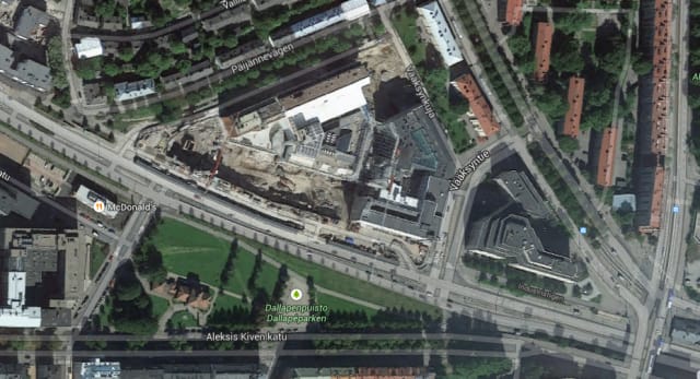 Tässä vaiheessa olisi vielä voinut jättää tilaa paraatisisäänkäynnille.