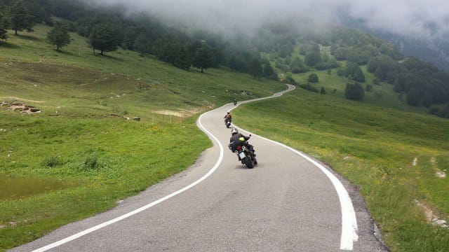 Yksi mun tän vuoden haaveista oli lähteä moottoripyoralla alpeille.