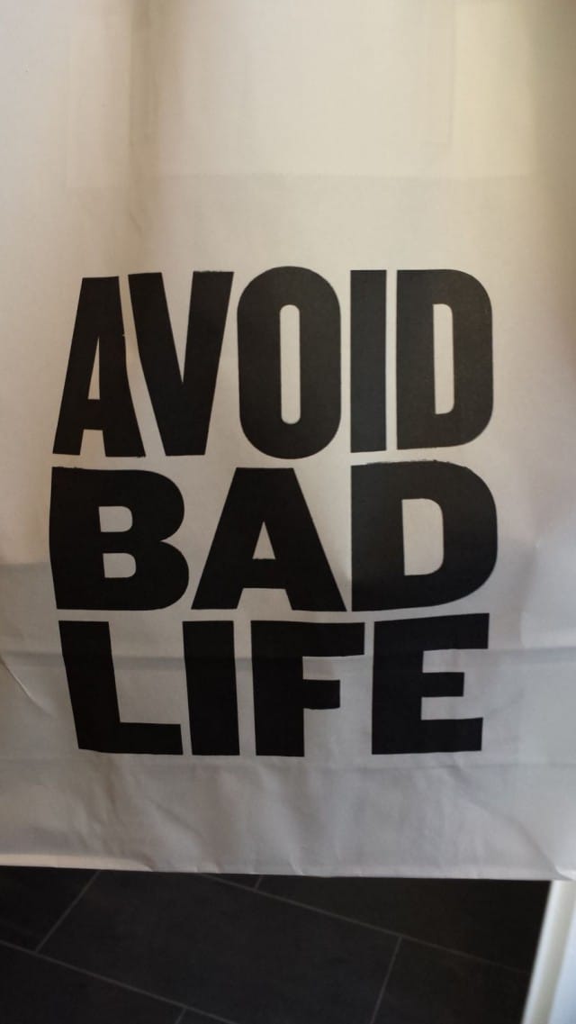 Good Life Coffeen teema on huikea: Avoid bad life.