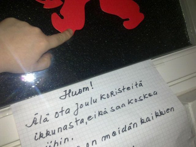 Joulu tulla jollottaa - koskea ei saa