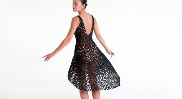 Materiaali on muovi, mutta liike on sulavaa.