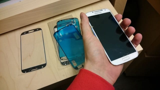 Lasi näyttää hyvin paljon oikean kokoiselta. Yes! Olen osannut tilata oikean lasin. Jippii! Eka voitto!