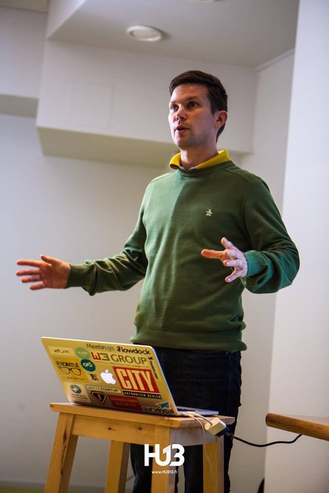 Puhumassa HUB13:ssa.