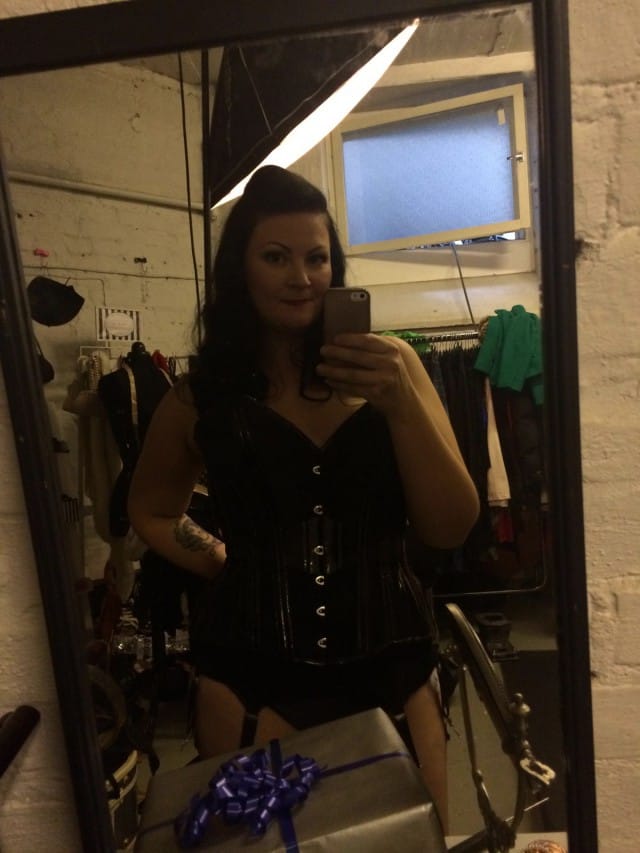 Behind the scenes, eri asujen kokeilua