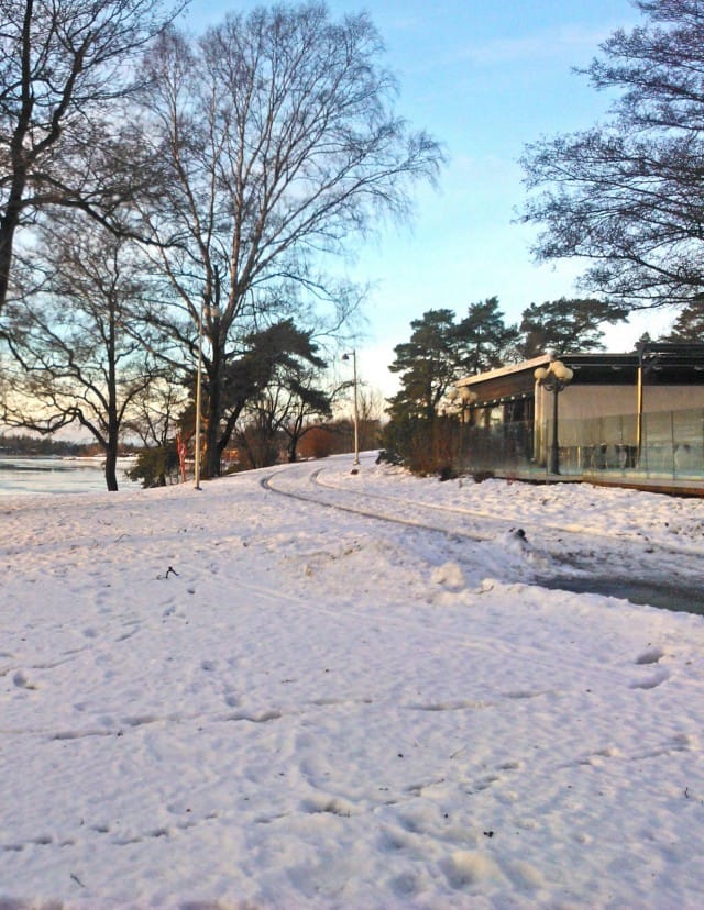 Siellä sitä on :salakavalaa jäätä lumen alla