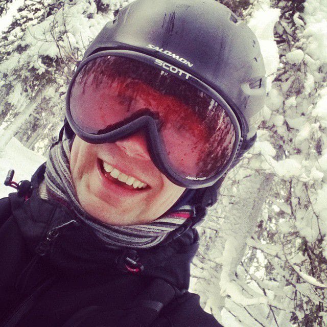 Ulkoilu pitää kropan hyvässä kunnossa. Ulkona on myös enemmän ilmatilaa eikä ole niin paljon flunssapöpöjä. Ulkona on usein talvella myös hanskat kädessä eikä ole ovenkahvoja, mistä pöpöt tarttuisivat.