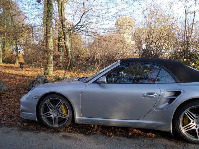 Kasvu mahdollistaa uuden kasvun. Tuottojen sijoittaminen mahdollistaa uudet tuotot. Auto ei ole hyvä sijoitus, mutta hauskaakin pitää olla.