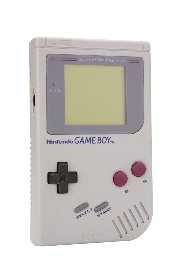 Tiukka kolmikko nostalgiaa: Atari, Nintendo ja Game Boy.