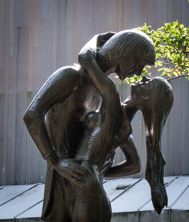 Romeo ja Juulia patsas, Belvedere Castle, Central Park NY. Kuva: cc by sa Johan Wieland. Kiellettyä rakkautta.