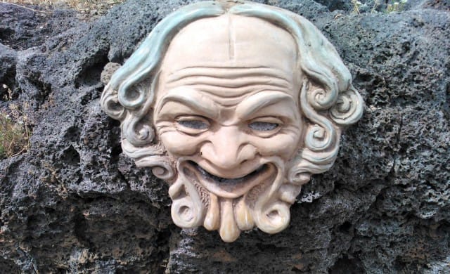 Unten maassa naamiot riisutaan