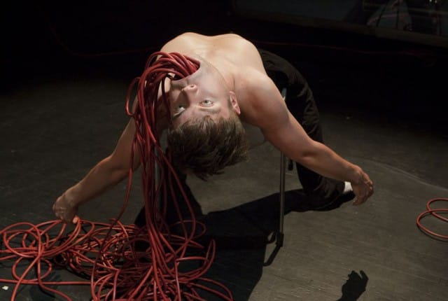 Kalle Nio esityksessä Nopeussokeus. Kuva: Petri Virtanen