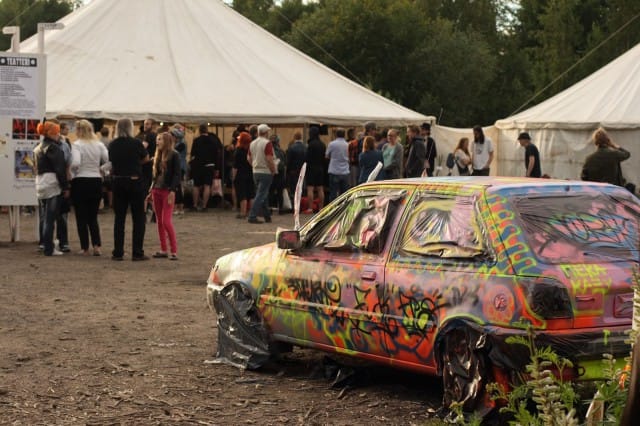 Jättömaalla on autenttinen meininki. Pääsylipuista saa maksaa halutessaan.