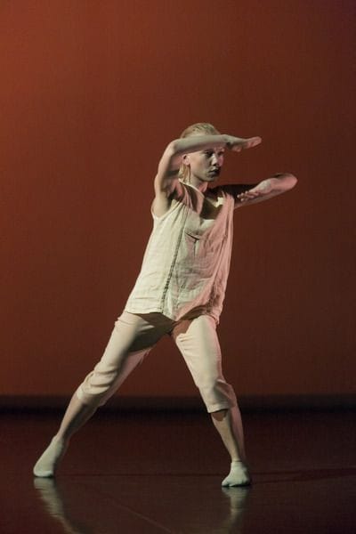 Kuvassa Salla Eerola. Kuva Emmi Pennasen teoksesta Squares and Circles. Kuva: Sakari Viika