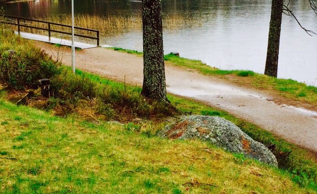 Polku jota tänään kuljen, opastaa minut väistämättä syvälle sisimpääni.