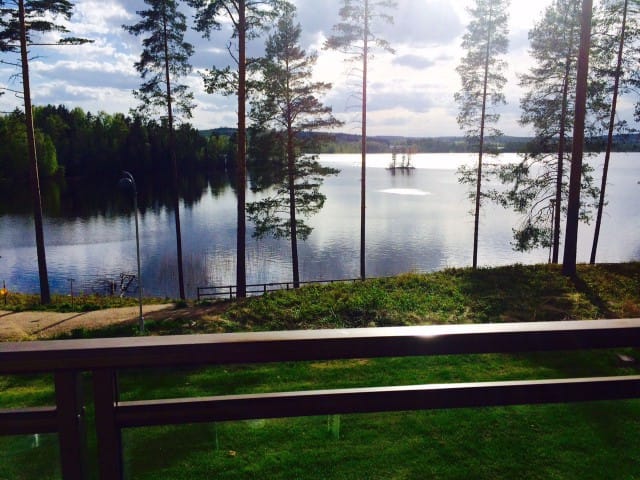 Peurunkajärvi kuulaassa kevätauringossa.