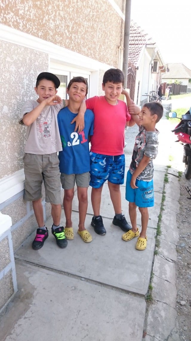 Romanialaisia poikia.