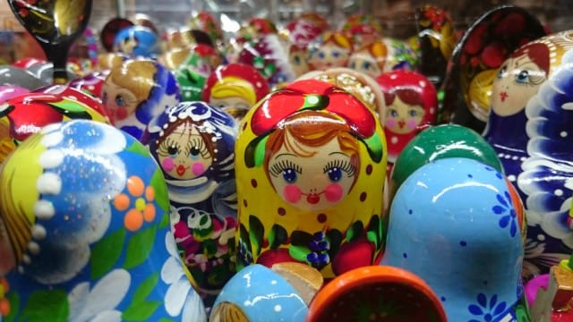 Turisteille myydään tietenkin mitä turistit haluavat, eli maatuskoja.