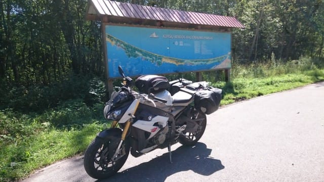 Reittini Kalingradista Nidaan kulki pitkin kapeaa kannasta, jonka toisella puolella aukeaa Itämeri ja toisella puolella Curonian laguuni. Uniikki reitti.