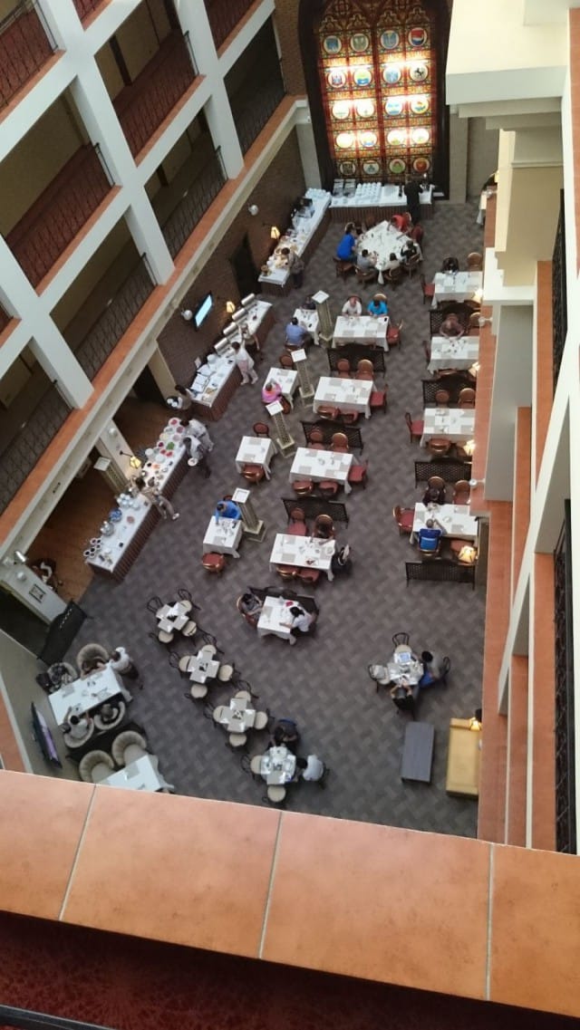 Hotelli Kaiserhof Helioparkin aamiainen ylitti odotukseni. Buffet pöytä oli valtavan pitkä kuten kuvasta näkyy.