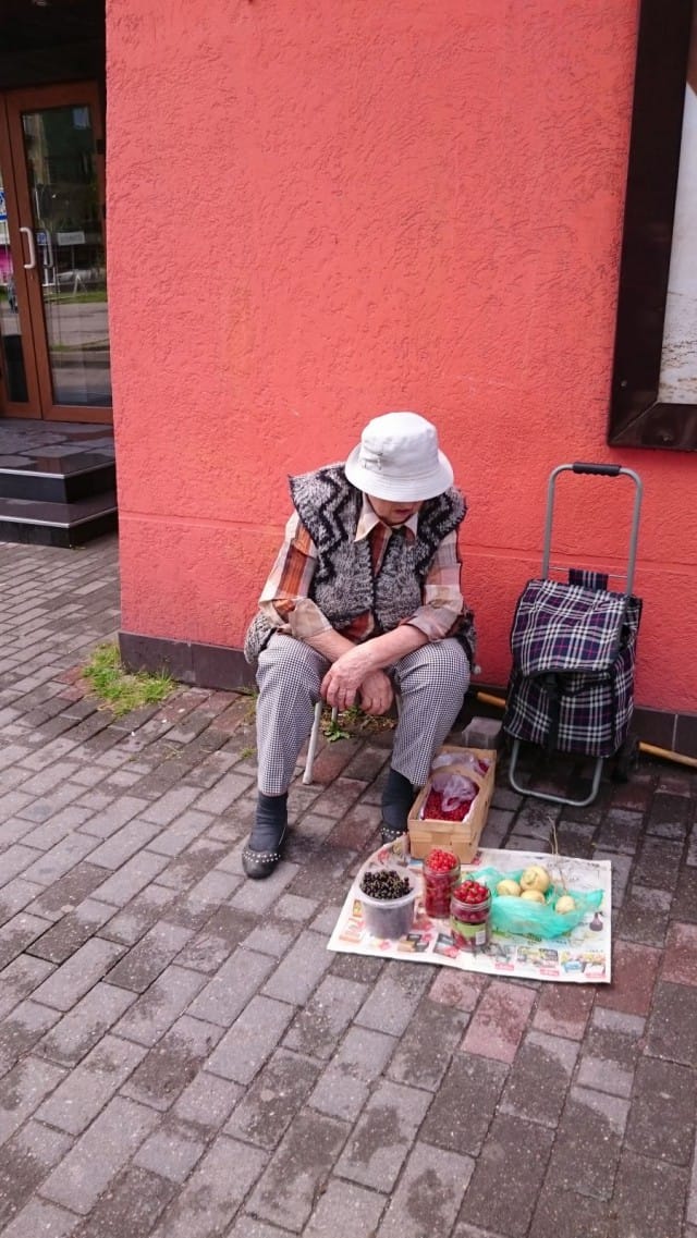 Marjanmyyjä. Kaliningrad, Venäjä.