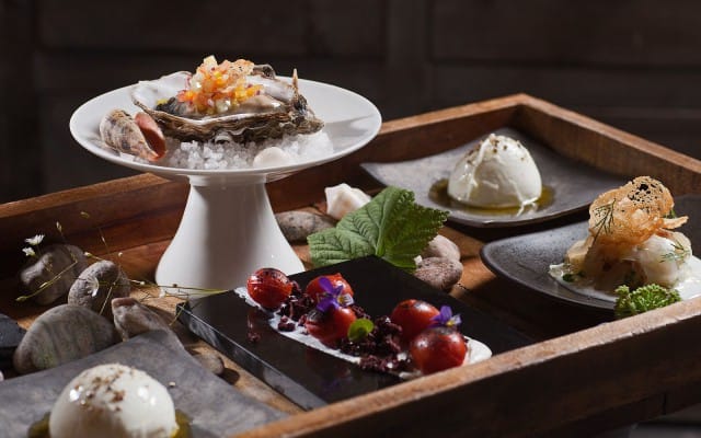 La Maison ravintolassa ruokalistan pääosassa ovat ”petits plats” eli taidokkaat pikkuannokset.