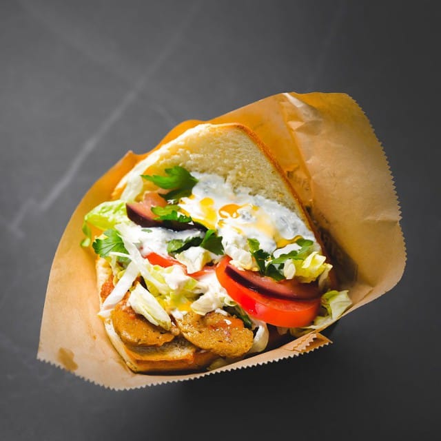 Street Gastron Seitan pitää sisällään mm. piparjuurimajoneesia ja tzatzikia. Kuva: Street Gastro