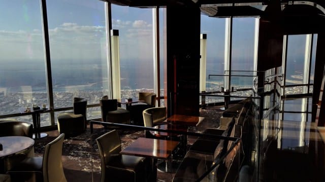 Näköala Dubai At.mosphere ravintolan loungen puolelta.