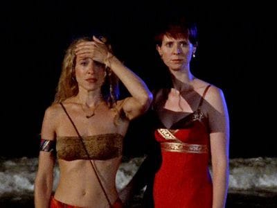 Tässä Carrie on just byytannut, kun on tavannut Mr- Bigin uuden, nuoren kihlatun. Vakiokatsottavaa sydänsuruisena.