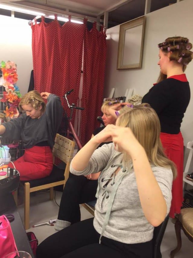 Kiharapohjan tekemistä