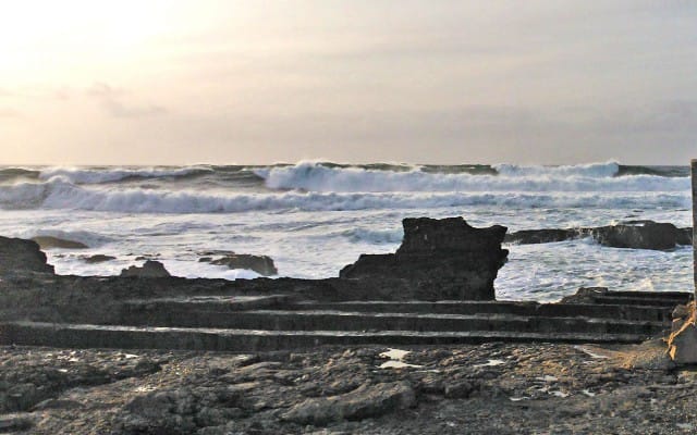 Kuubasta lähteneet Atlantin aallot kohtaavat Quinchon rannikon Portugalissa