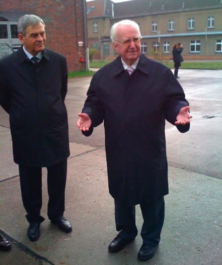 Stasin entinen vanki, eläkkeellä oleva psykologi, esittelee vankilaansa. Koko kuvasarja löytyy https://www.facebook.com/eijariitta.korhola/media_set?set=a.172951000885.123183.621835885&type=3