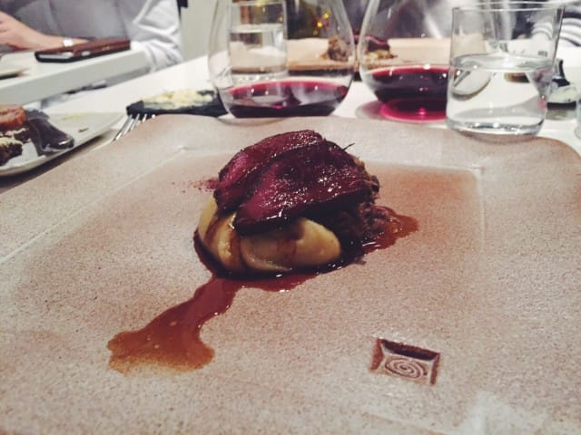 Puolukalla kyllästetty poro ei kauaa lautasella viihdy.