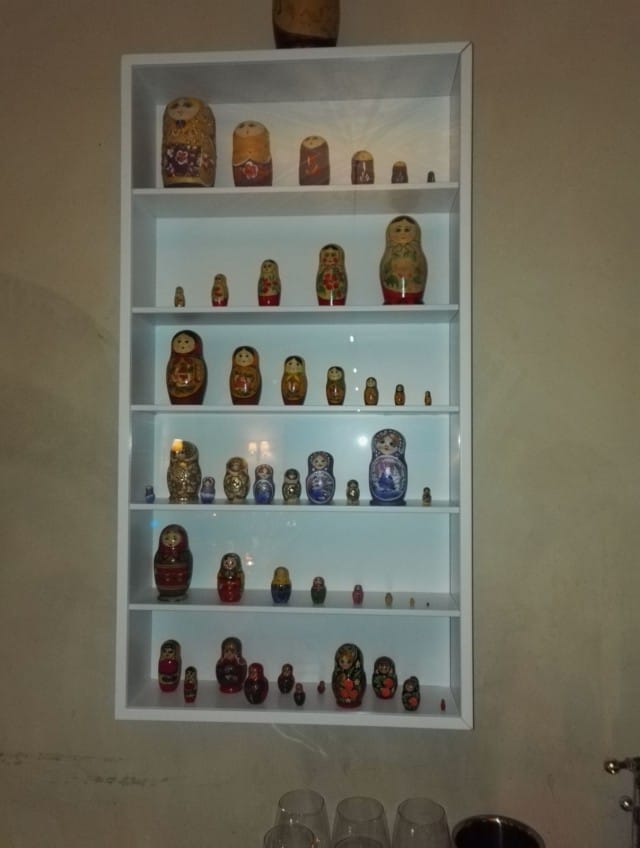 Osa ravintolan maatuskoista.