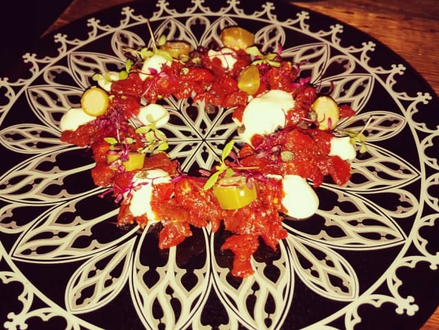 BEEF TAR TAR "HARISSA -Ruokaa silmälle ja vatsalle