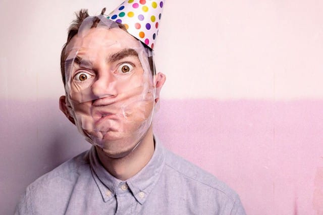 Entä jos et ottaisikaan itseäsi liian vakavasti?