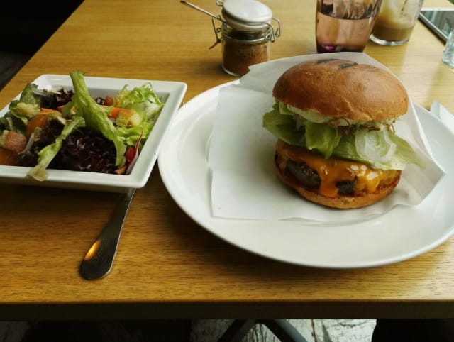 Herkullista heppaa burgerin välissä!