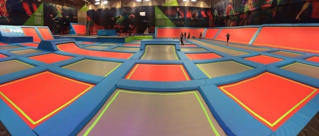 Hyppy, hyppy, puolivoltti, hyppy, kierre, monkey... Tai jotain ihan muuta. Sinä päätät!