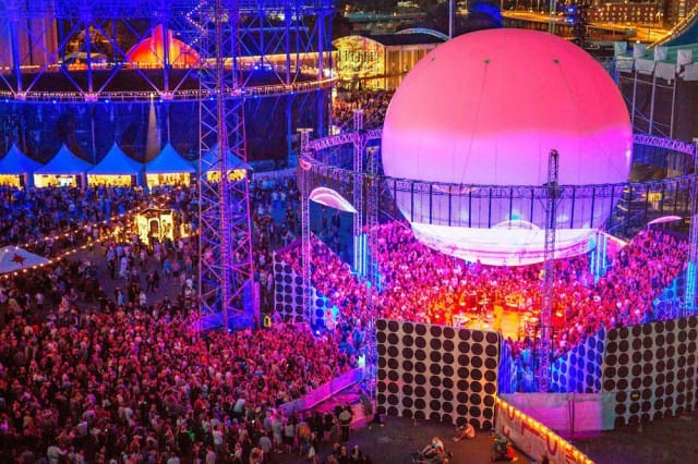 Pallolava on intiimi, kaunis ja kuulostaa hyvältä.