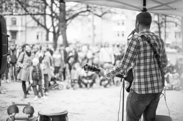 Pietarin Spektaakkeli esiintyi Kallio Kukkii -festareilla myös toissavuonna.