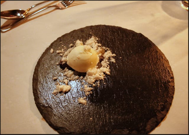 Suunpuhdistajan roolissa toimi sitruunaparhait, mukana lakristia, sitruunaa oli kolmella eri tavalla.