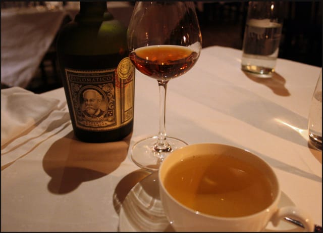 Diplomatico rommia sekä uskomatonta villiyrttiteetä.